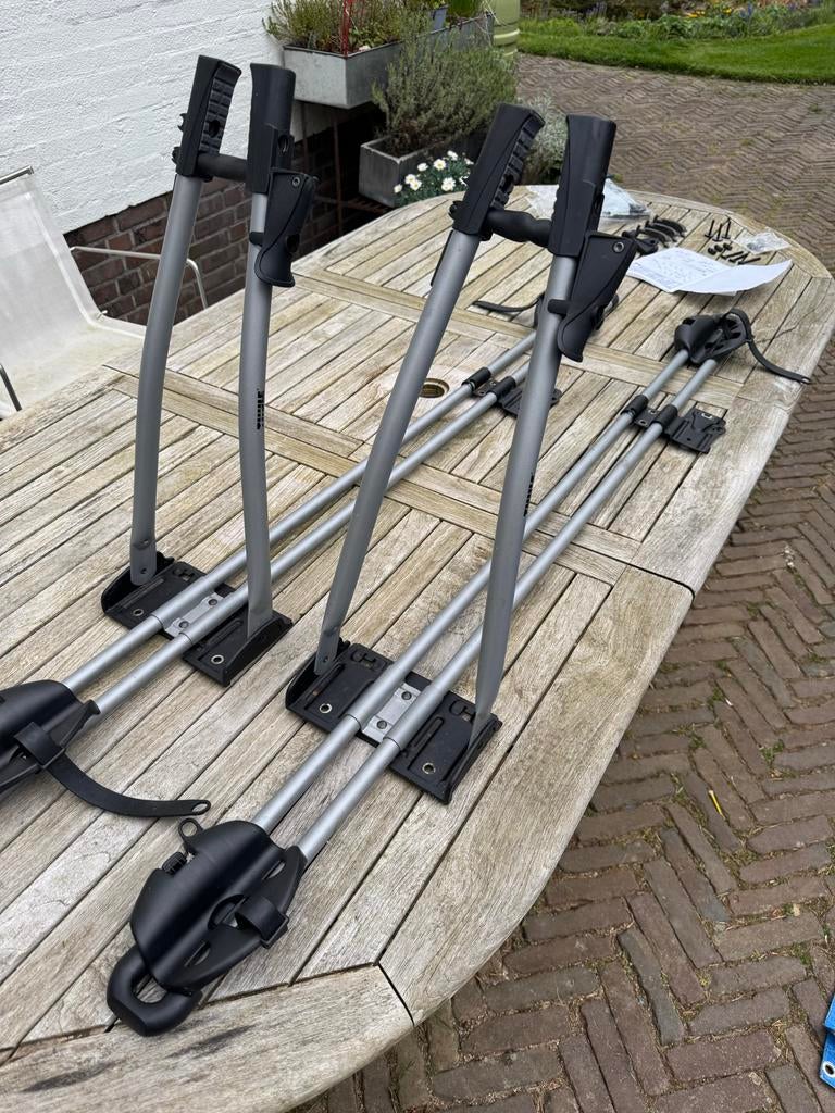 Thule FreeRide 532 fietsendragers (2 stuks) - Zo goed als ni, Ophalen of Verzenden, 2 fietsen, Zo goed als nieuw, Dakdrager