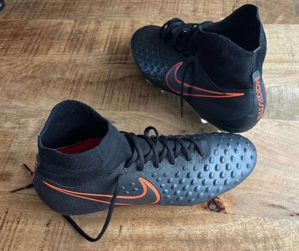 Prachtige nike magista voetbal schoenen maat 40, Sport en Fitness, Voetbal, Maat XS of kleiner, Schoenen, Nieuw, Ophalen of Verzenden