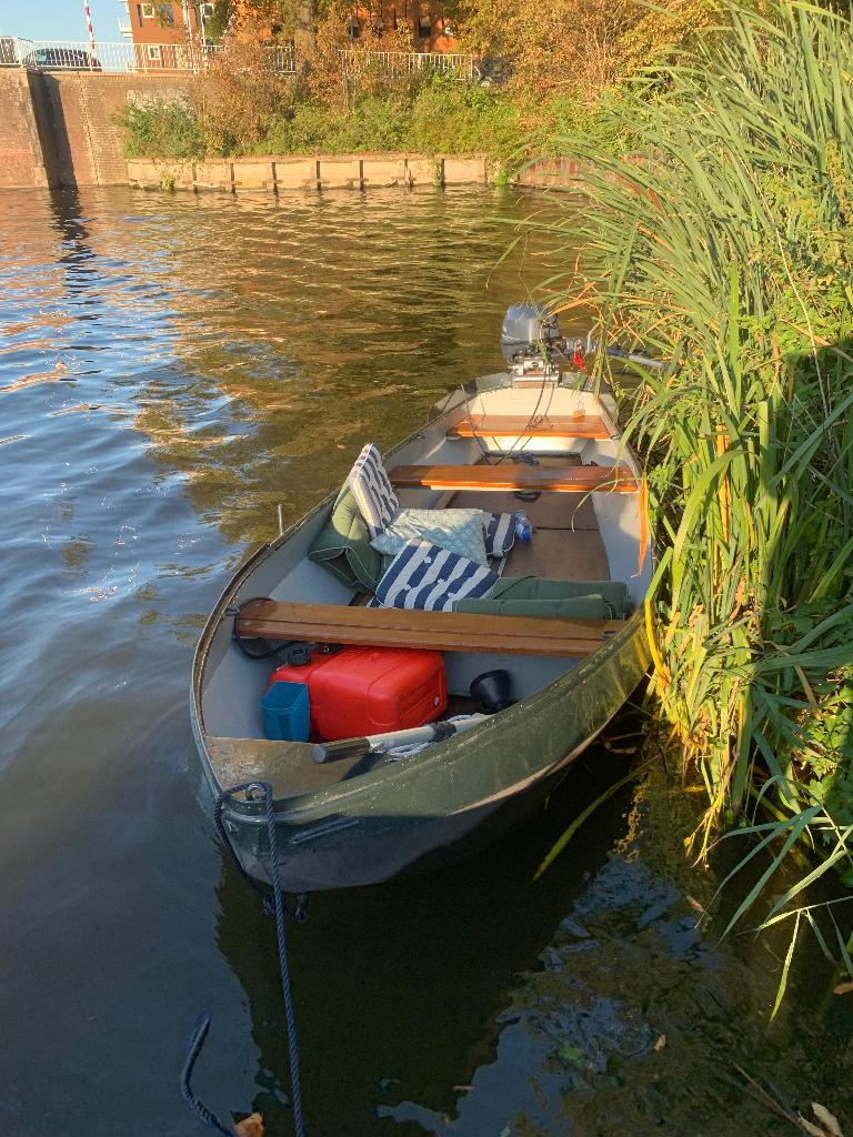 Stalen sloepje 4,5 m met 8 PK 4 takt Yamaha motor (2021), Watersport en Boten, Sloepen, Ophalen, Zo goed als nieuw, Tot 10 pk