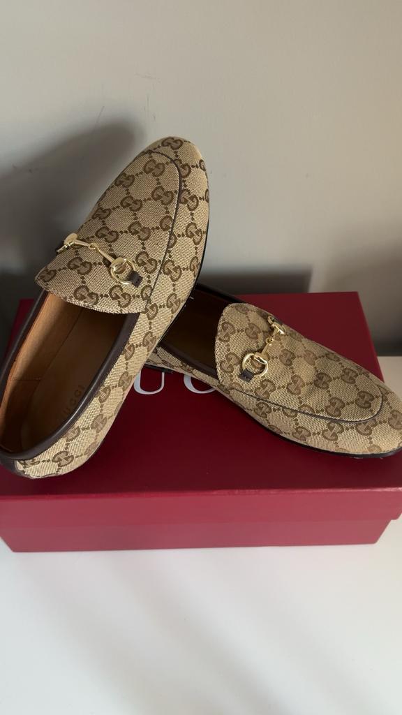 Gucci loafers met iconische horsebit en GG print - Maat 39, Kleding | Dames, Schoenen, Nieuw, Instappers, Bruin, Ophalen of Verzenden