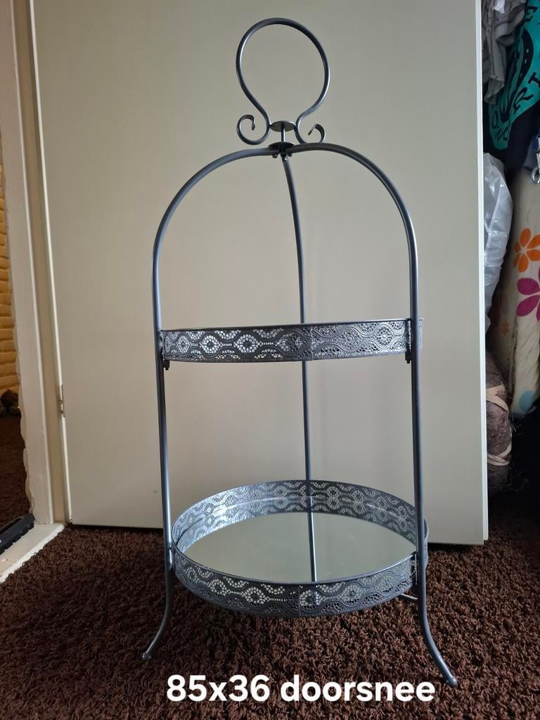 Vrijwel nieuwe etagere, Ophalen, Zo goed als nieuw