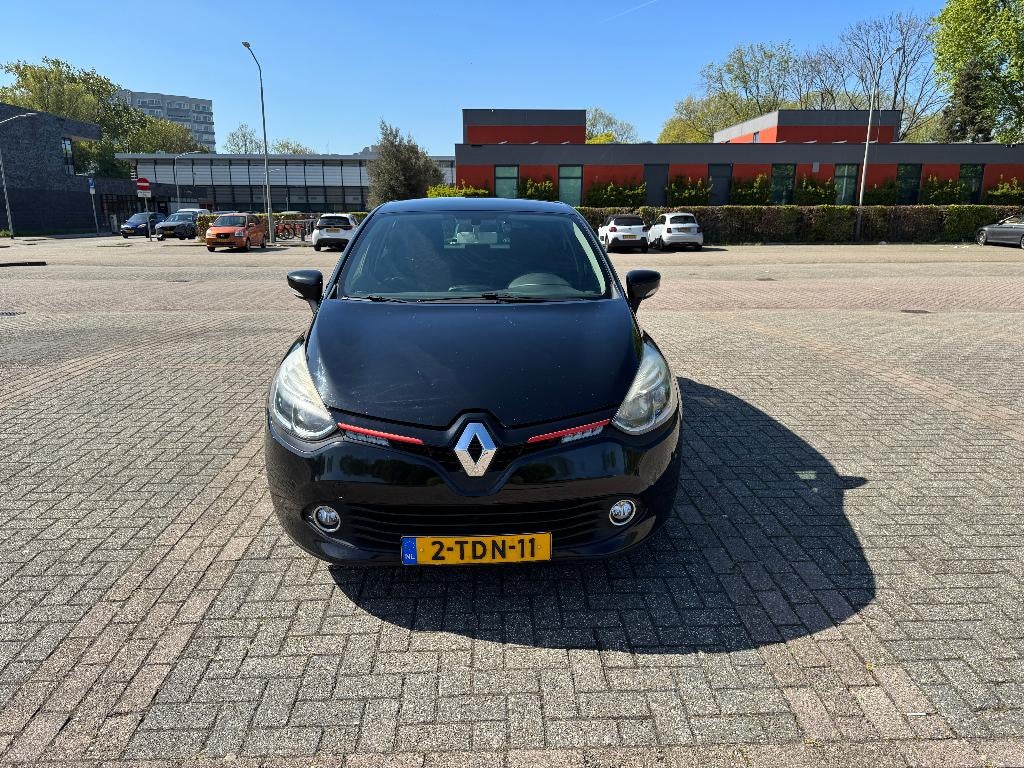 Renault Clio 0.9 TCE 66KW 5-DRS 2014 Zwart, Voorwielaandrijving, Stof, 40 €/maand, Zwart