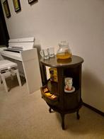 Theetafel. Bijzettafel. Hoogte 75 cm. Ovaal blad:48 x 40 cm., Ophalen, Minder dan 55 cm, Gebruikt, Luxe notenhout. Italië. Japandi , ovaal donker notenhout.