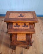 Vintage set van 3 eikenhouten bijzettafels., Ophalen, Minder dan 45 cm, Minder dan 55 cm, Gebruikt