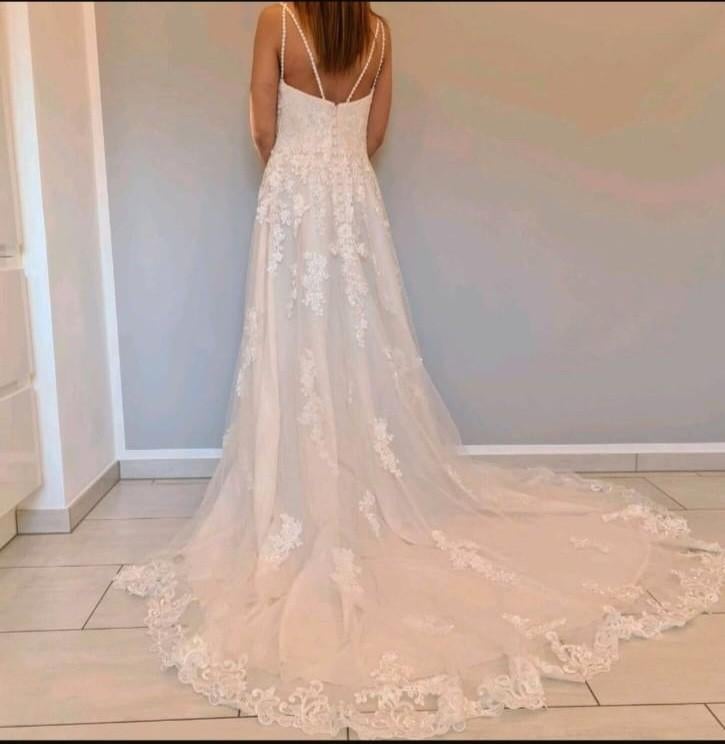 Trouwjurk met kant en sleep, Ophalen of Verzenden, Zo goed als nieuw, Wit, Trouwjurk