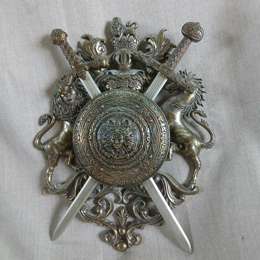 Retro, vintage wandbord "Wapenschild  met 2 zwaarden", Antiek en Kunst, Ophalen of Verzenden