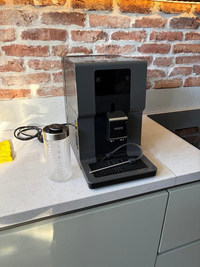 Krups EA872 koffiemachine met melkopschuimer, Ophalen, Afneembaar waterreservoir, 10 kopjes of meer, Koffiemachine