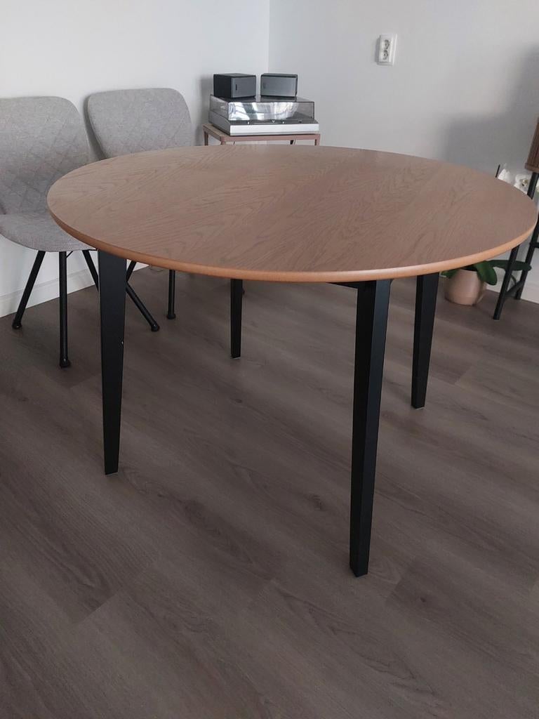 Mooie ronde eettafel, Ophalen