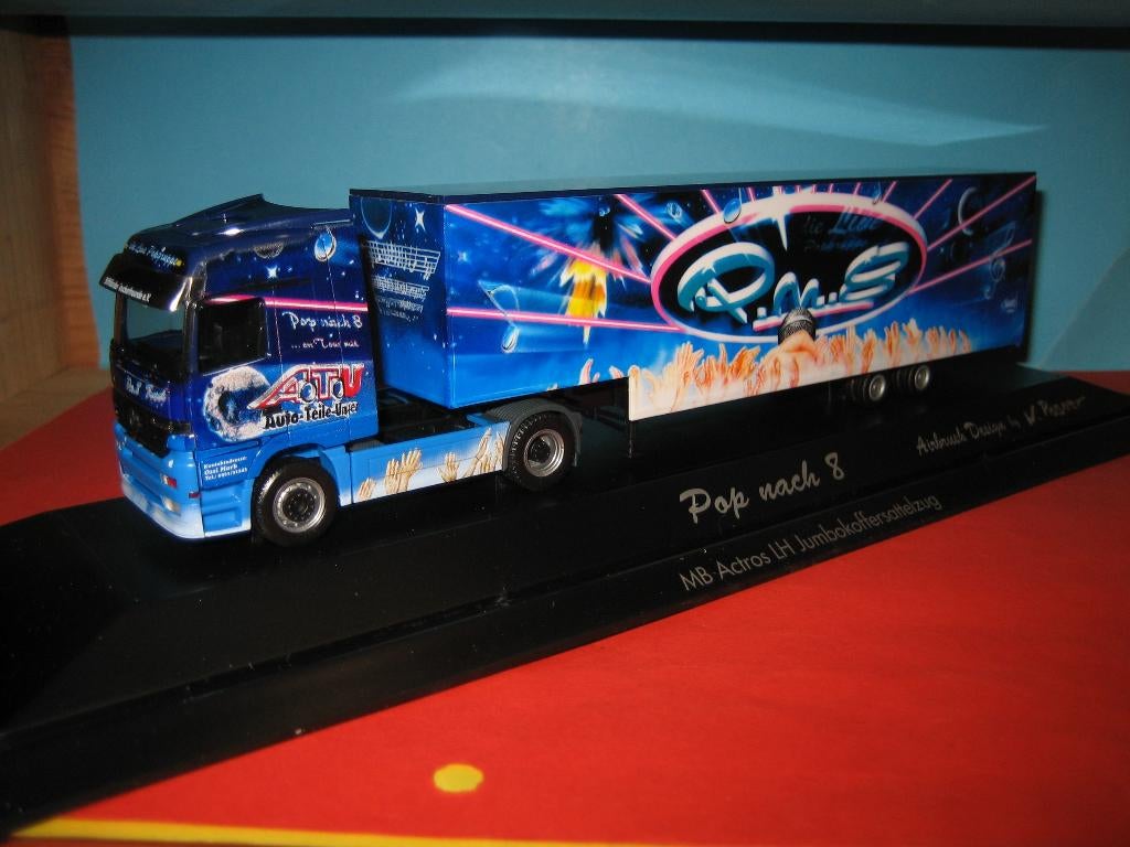 Pop nach 8   MERCEDES in PC-vitrine  Herpa, Ophalen of Verzenden, Nieuw, Bus of Vrachtwagen, Herpa