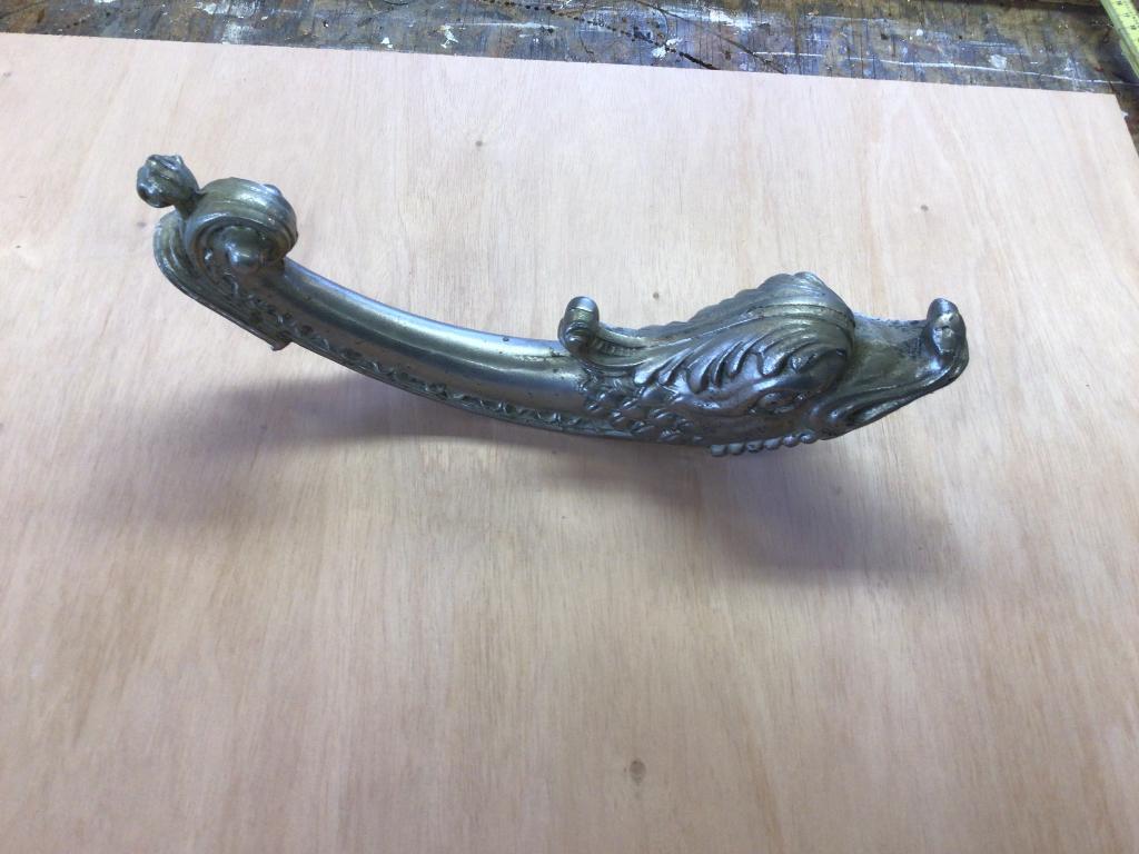 Oud Dolfijn ornamentje, Ophalen of Verzenden