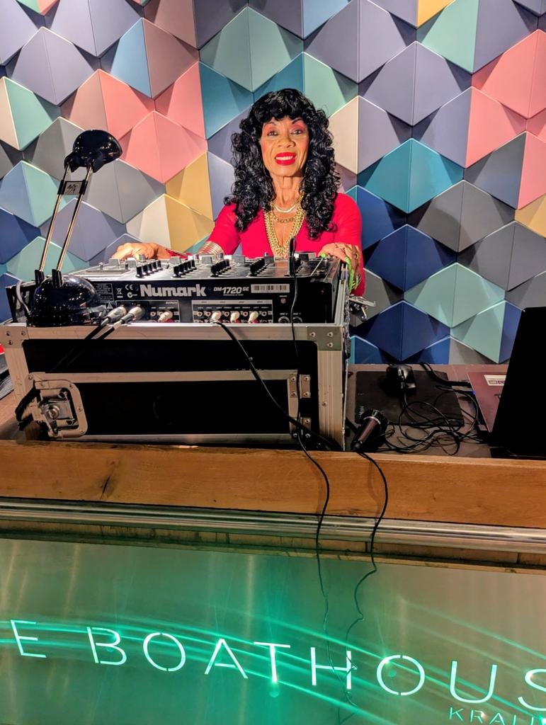 DJ Lady Rosita voor elk tropisch feest, Diensten en Vakmensen, Muzikanten, Artiesten en Dj's, Dj