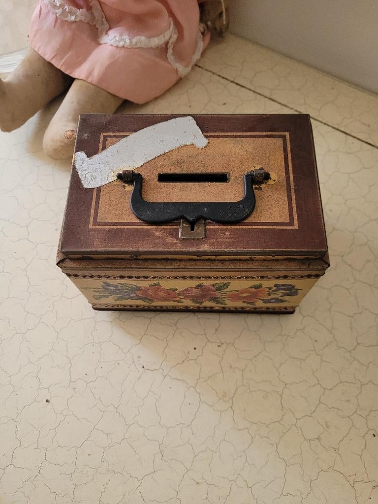 Vintage blikken spaarpot, Verzamelen, Spaarpotten, Heikant 21 Kaatsheuvel, Gebruikt, Belle Vieille Brocante, Ophalen of Verzenden