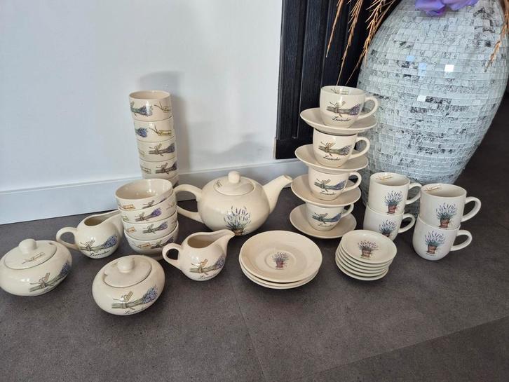 Jet ter Steege Lavender Servies, Lavender, Huis en Inrichting, Keuken | Servies, Gebruikt, Compleet servies, Overige stijlen, Aardewerk
