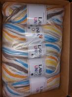 Nieuw in verpakking: 15 bollen 100% acryl wol, Ophalen of Verzenden, Nieuw, Breien of Haken, Wol of Garen