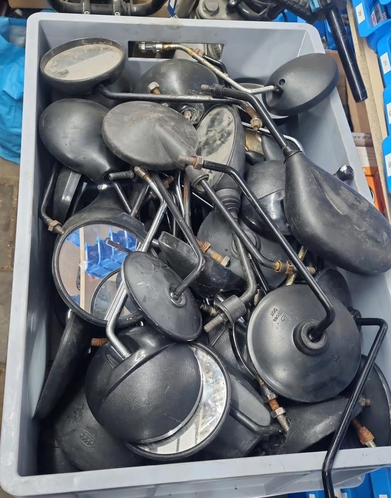 Krat vol brommer spiegels voor €20, ., Overige typen, Ophalen of Verzenden, .