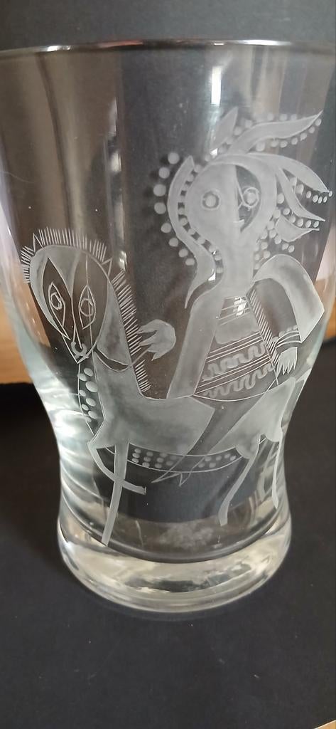 Vintage Glazen Vaas met Ets: Folkloristisch Motief, Antiek en Kunst, Ophalen of Verzenden