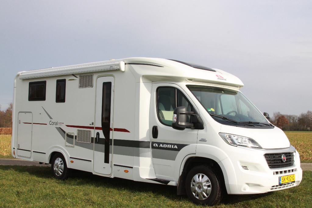 Adria Coral Supreme S 690 SC Queensbed zonnepanelen trekhaak, Ringverwarming, Fiat, 7 tot 8 meter, Bedrijf