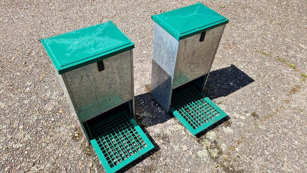 Feed-o-Matic Trapbak 8 kg +ratguard, Dieren en Toebehoren, Ophalen, Zo goed als nieuw, Drinken en Voederen