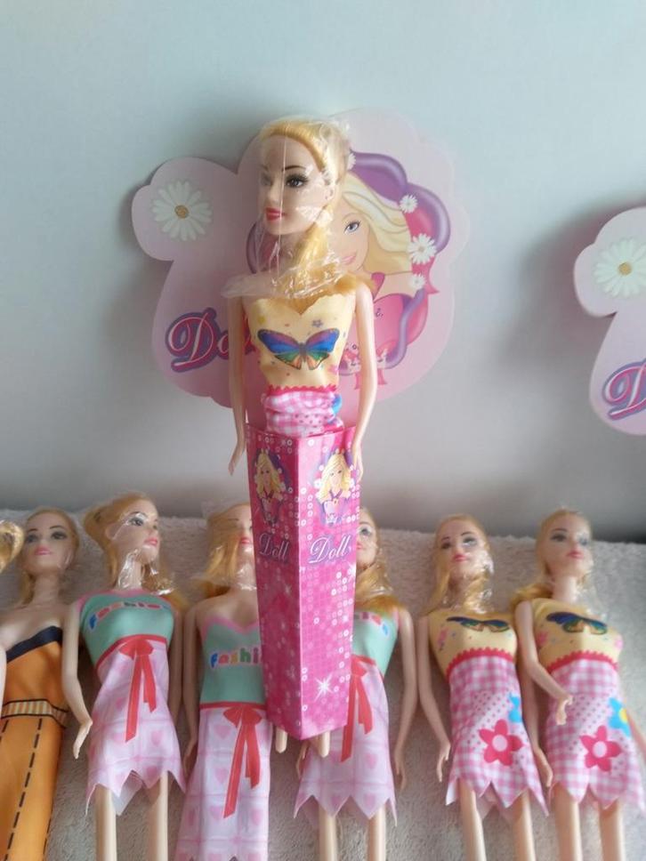 Poppen assortiment display nieuw 336 stuks, Diversen, Rommelmarktspullen, Ophalen