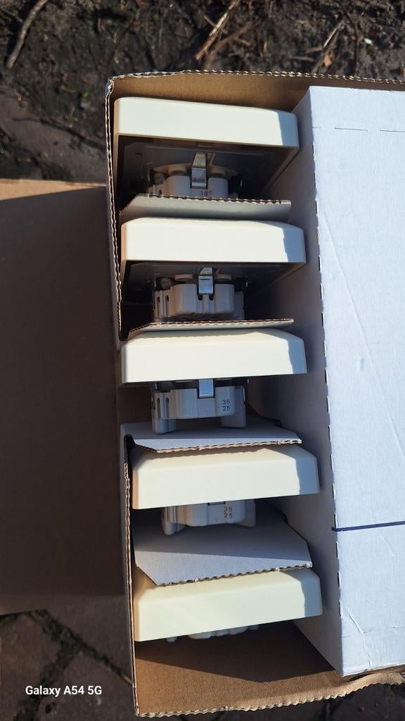 Wcd dubbel jung wit 30stuks, Ophalen of Verzenden, Nieuw, Stopcontact