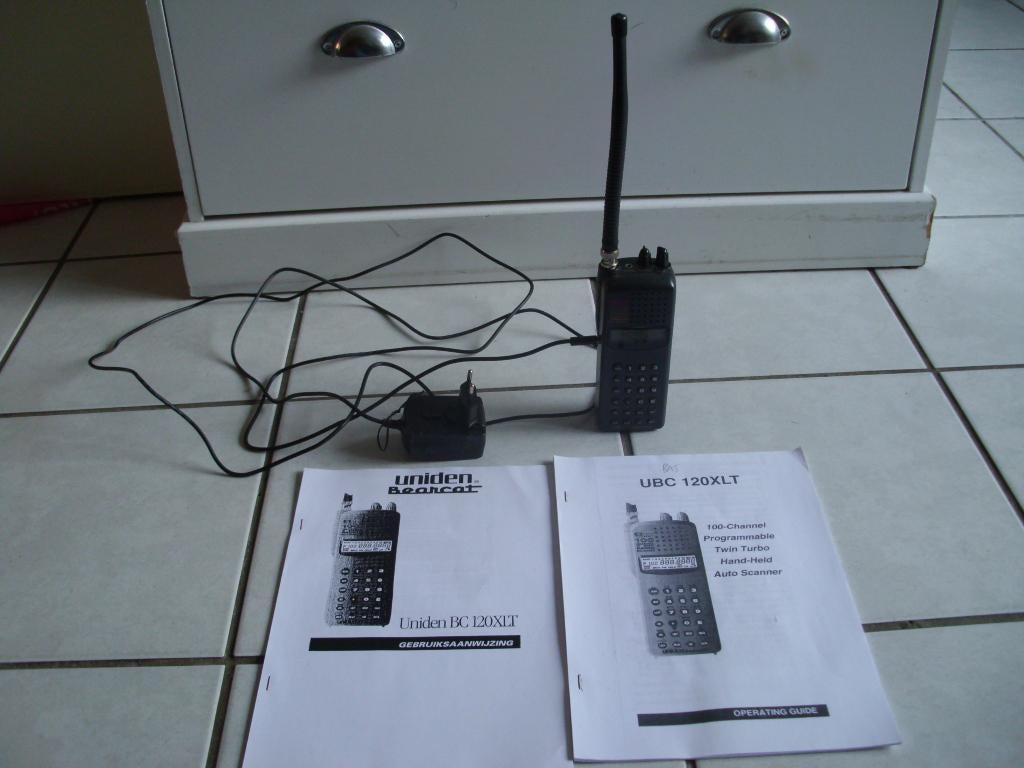 Uniden UBC120XLT, Ophalen of Verzenden, Zo goed als nieuw, 30 tot 200 kanalen, Draagbaar