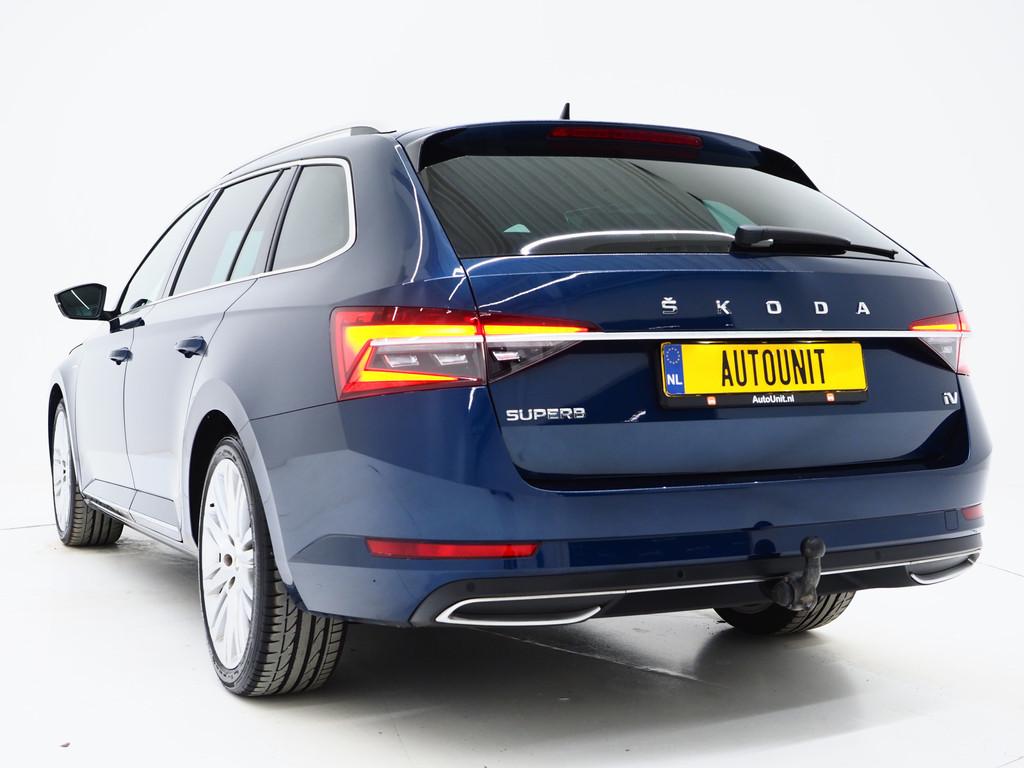 Skoda Superb Combi 1.4 TSI iV Laurin & Klement | Canton | Le, Auto's, Skoda, Gebruikt, Zwart, 4 cilinders, Blauw