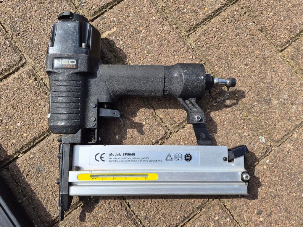 Neo Tools luchttacker met nagels en rvs nieten, Ophalen of Verzenden, Zo goed als nieuw