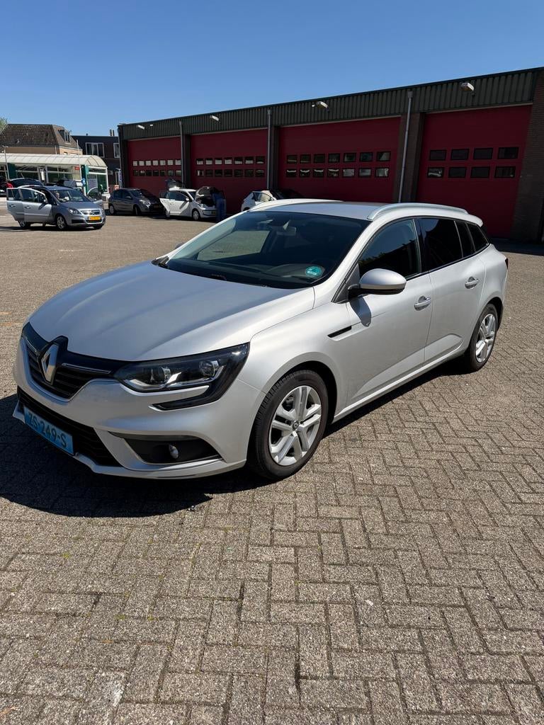 Renault Megane station l Taxi Klaar l 2016 l Zilver, Auto's, 1295 kg, 4 cilinders, Stationwagon, Diesel