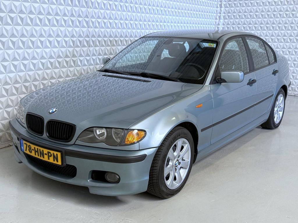 BMW 3-serie 318i / SLAAT ROND GAAT NIET AAN! (2001), Auto's, Achterwielaandrijving, Handgeschakeld, Sedan, Onderhoudsboekje