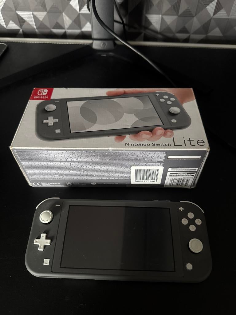 Nintendo Switch Lite met Pokémon Brilliant Diamond, Spelcomputers en Games, Spelcomputers | Nintendo Switch Lite, Ophalen of Verzenden