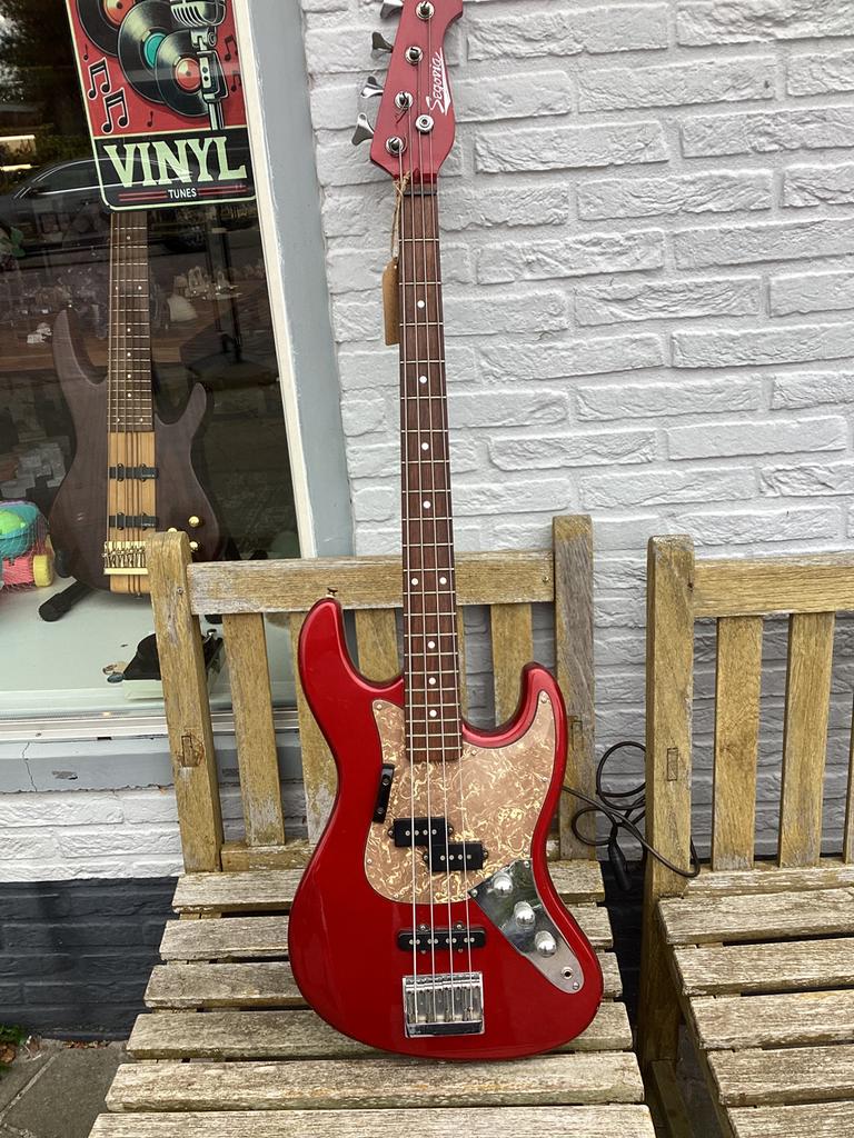 Segovia basgitaar, Ophalen, Zo goed als nieuw, Elektrisch