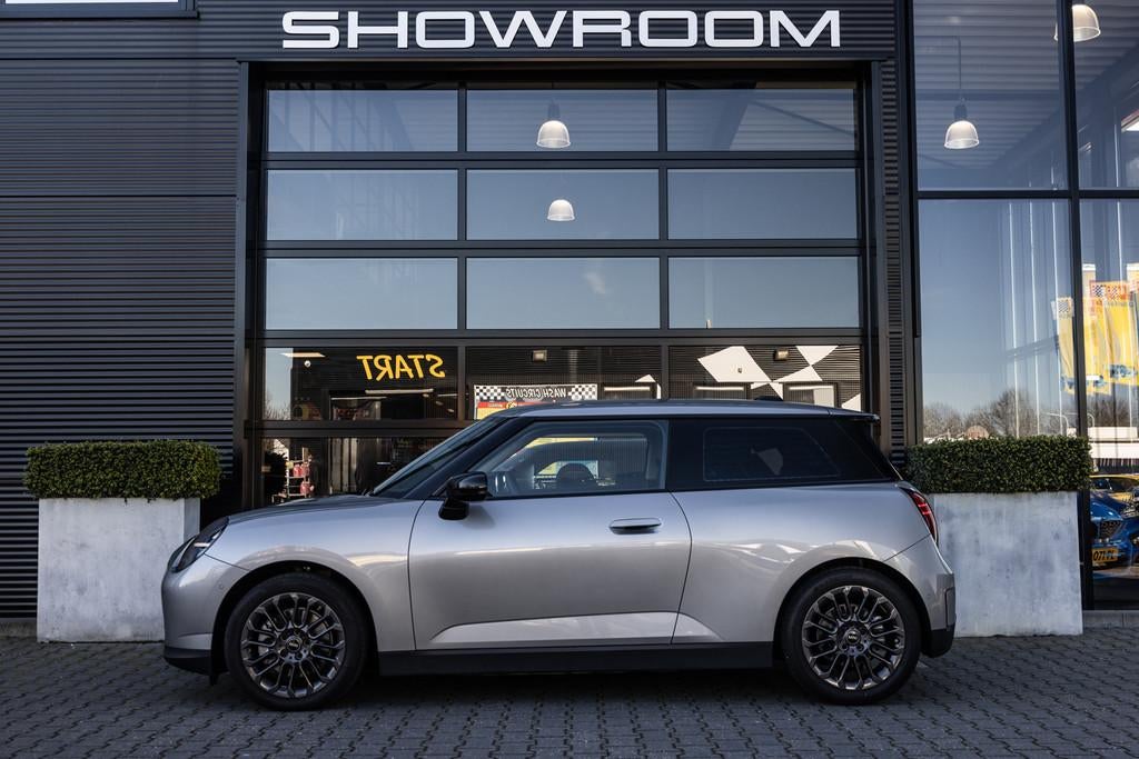 Mini Cooper E Essential 40.7 kWh NL Auto, Camera, PDC voor &, Auto's, Mini, Stof, Gebruikt, 4 stoelen, Origineel Nederlands
