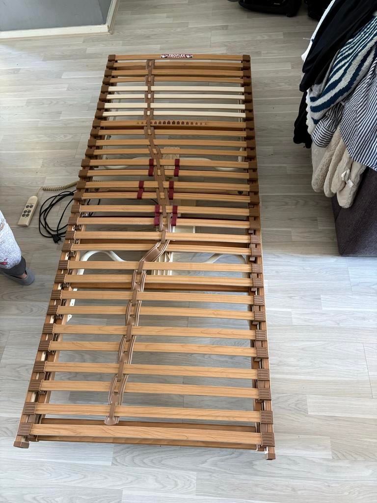 Elektrische lattenbodem, Huis en Inrichting, Slaapkamer | Bedden, Gebruikt, Eenpersoons, 80 cm, 200 cm, Hout, Overige kleuren