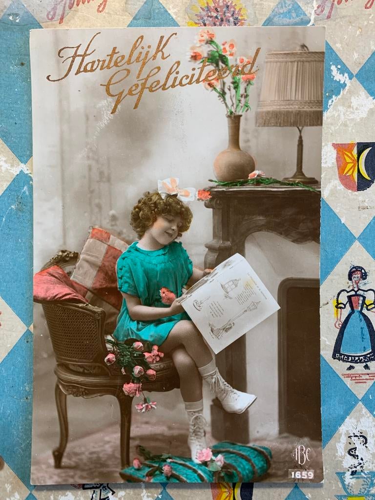 Meisje leest een boek (NN), Ophalen of Verzenden, 1920 tot 1940, Gelopen, Kinderen