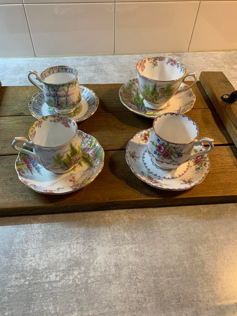 Royal Albert Bone China, Antiek en Kunst, Antiek | Servies compleet, Ophalen