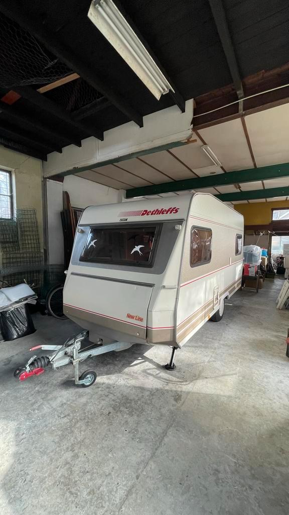 Dethleffs New Line Caravan, Caravans en Kamperen, Caravans, Particulier, tot en met 4, 750 - 1000 kg, Rondzit, Dethleffs, Omvormbare zithoek