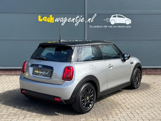 Mini Mini Electric Classic *carplay *stoelverw. *10.500 km *, Lichtsensor, Gebruikt, 33 kWh, 4 stoelen