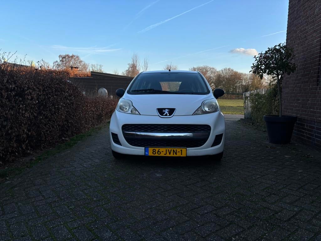 Peugeot 107 1.0 12V 5DR 2009 Wit, Voorwielaandrijving, Stof, Zwart, 4 stoelen