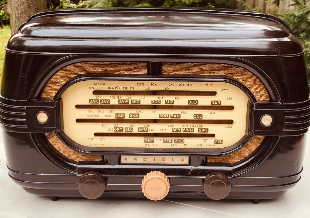 AWA Radiola bakeliete radio; Australian beauty, Antiek en Kunst, Antiek | Tv's en Audio, Ophalen of Verzenden