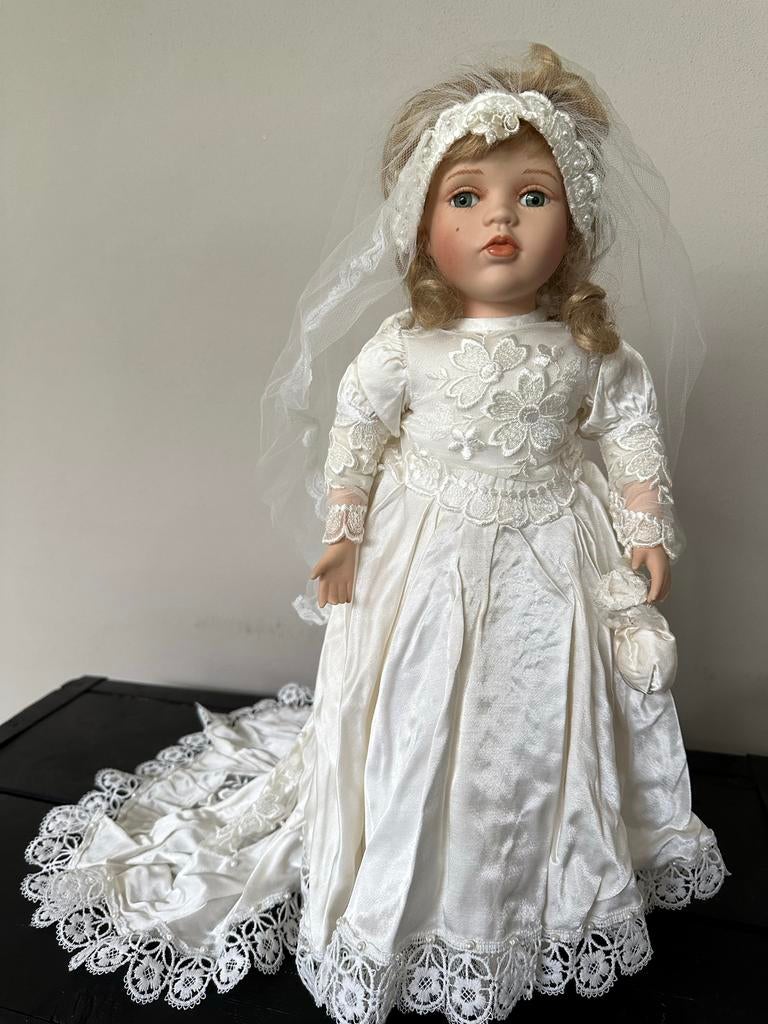 Porseleinen pop in bruidsjurk, Verzamelen, Poppen, Ophalen, Gebruikt, Pop