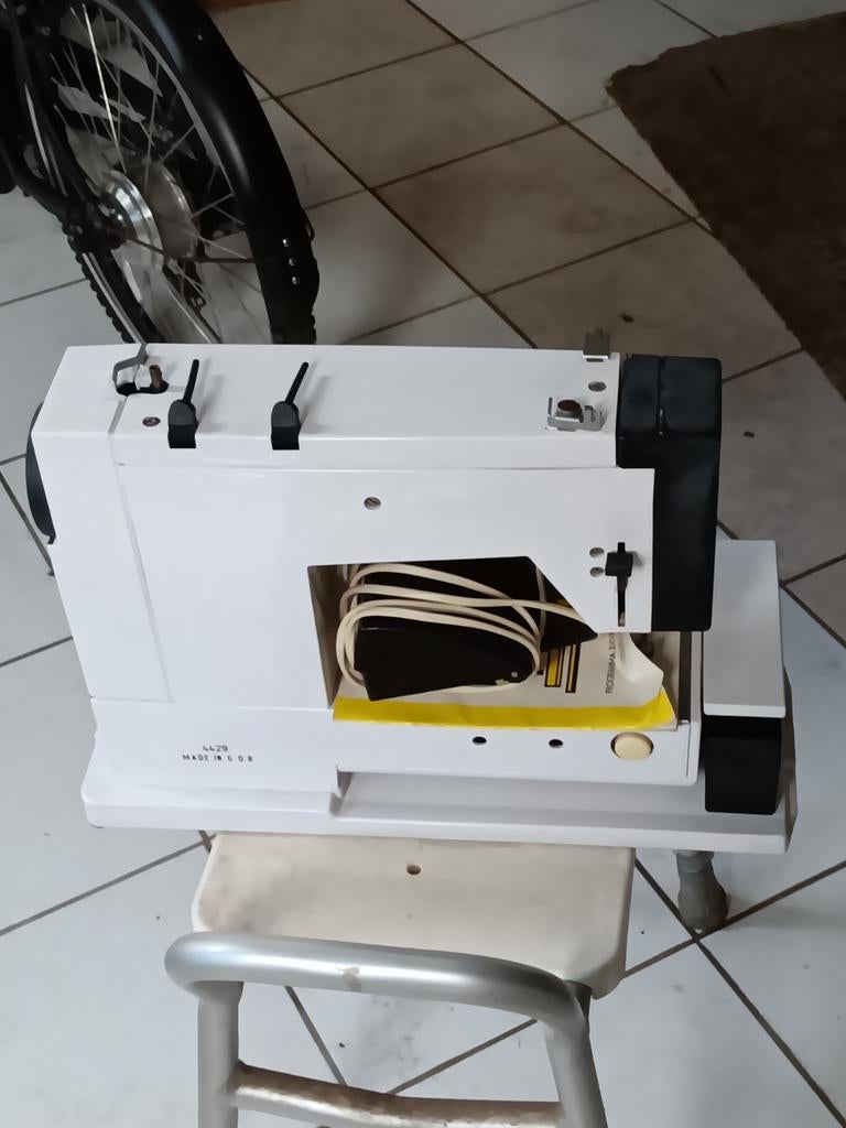 Naumann Naaimachine model 8024-4429 - Zo goed als nieuw, Ophalen, Zo goed als nieuw, Naaimachine, Overige merken