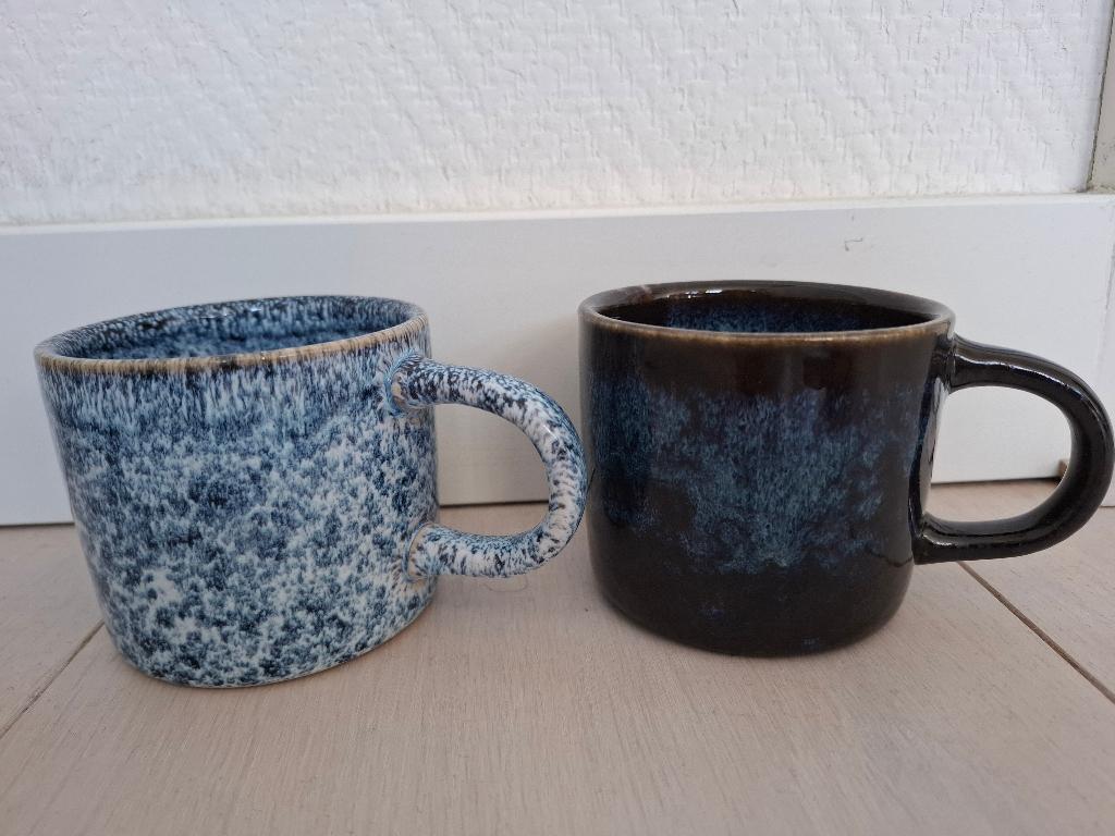 NIEUW 2 blauwe mokken, Huis en Inrichting, Keuken | Servies, Nieuw, Ophalen of Verzenden, Overige stijlen, Kop(pen) en/of Schotel(s)