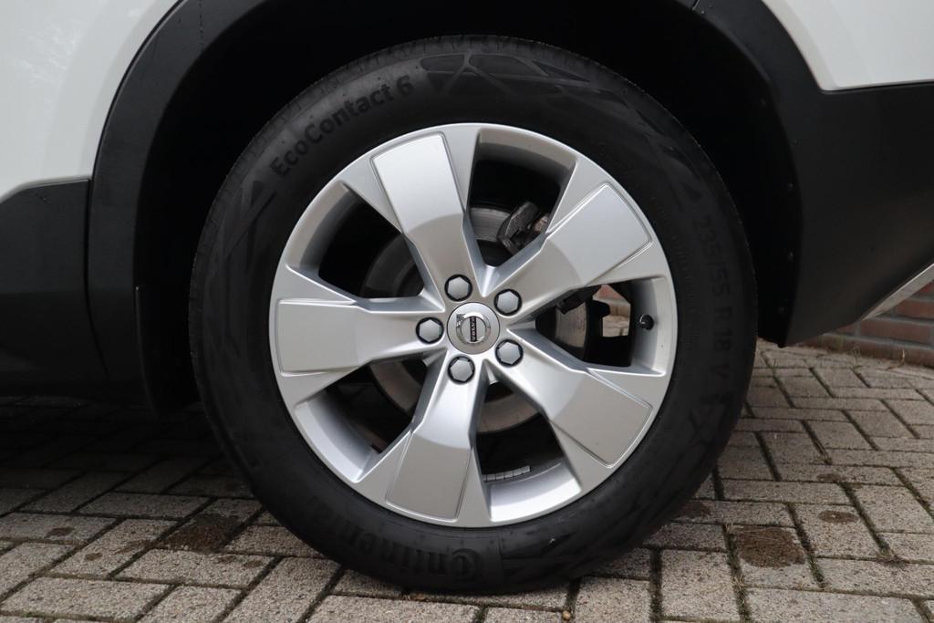 Volvo XC40 T4 Momentum Pro | Vos geleverd en onderhouden | B, 12 maanden, 15 km/l, Euro 6, Leder en Stof