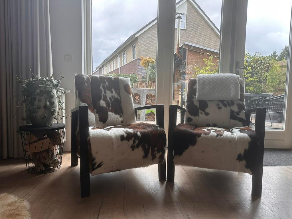 Twee schitterende koeien fauteuils, Ophalen, Overige materialen, 75 tot 100 cm, Zo goed als nieuw