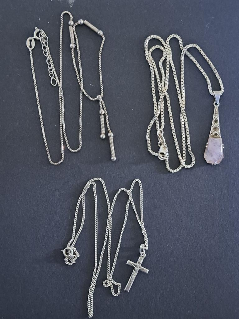 3 zilveren kettingen met hangers, Met hanger, Onbekend, Ophalen of Verzenden, Zo goed als nieuw