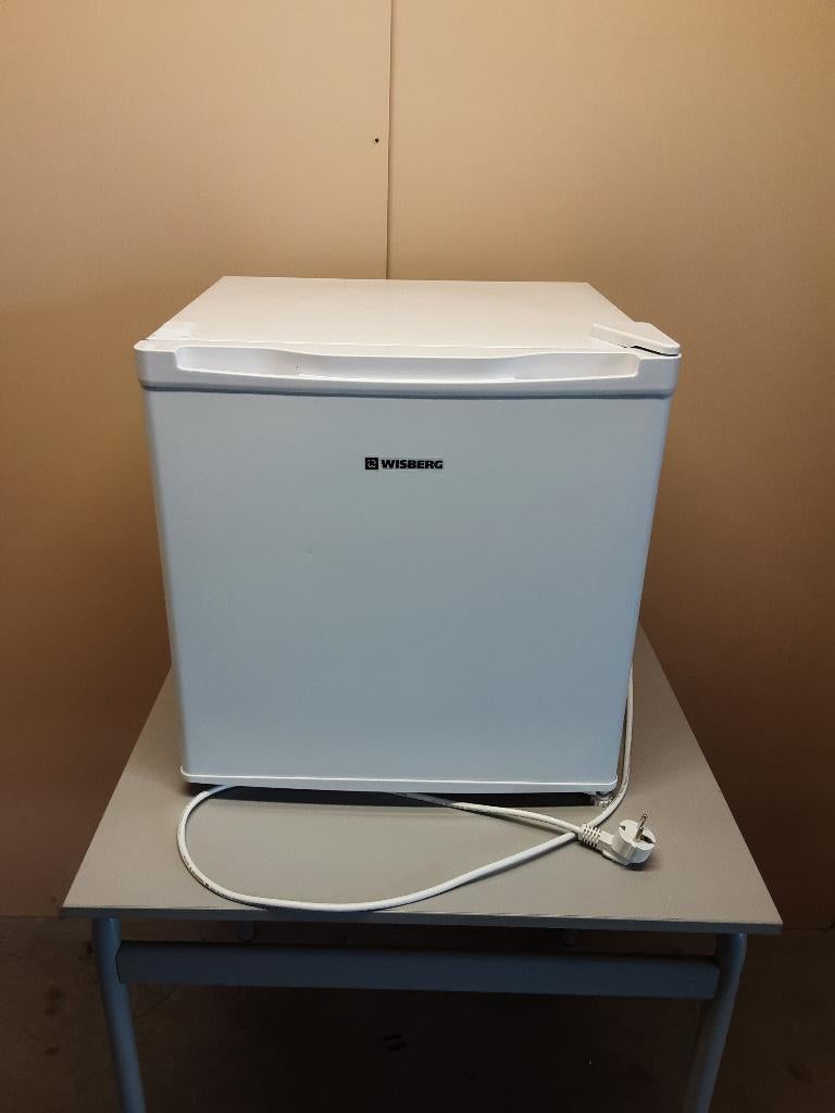 WISBERG mini koelkast met vriesvakje, Witgoed en Apparatuur, Koelkasten en IJskasten, Ophalen, Gebruikt, Minder dan 85 cm, .
