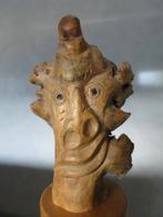 mooi uit natuurlijk gevormd stuk hout gesneden beeldje 18 cm, Ophalen of Verzenden