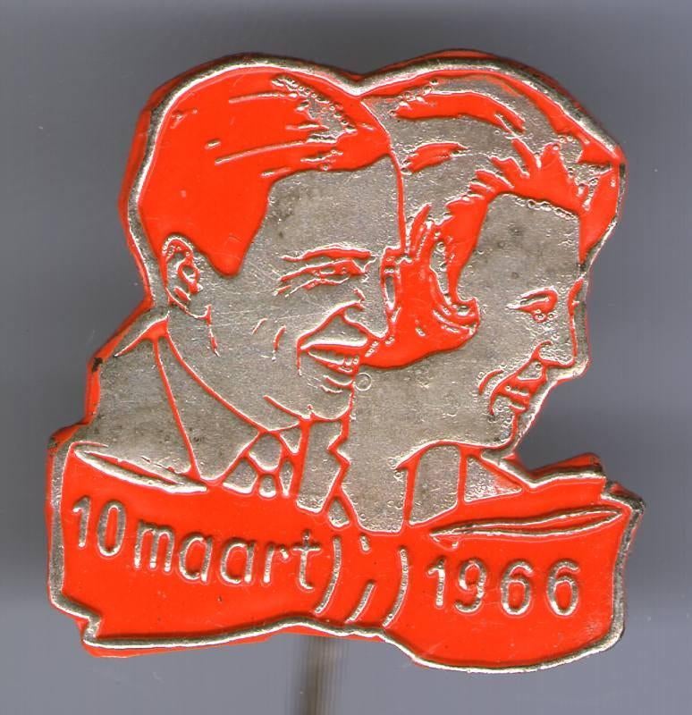 10 maart 1966 Beatrix en Claus oranje speldje ( K_005 ), Verzenden, Nieuw, Figuurtje, Speldje of Pin