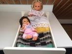 Poppen ledikantje met 2 poppen ,dekentje,bedje, Ophalen of Verzenden, Zo goed als nieuw