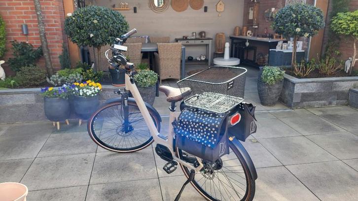 qwic damesfiets maat 46, Fietsen en Brommers, Elektrische fietsen, Zo goed als nieuw, Qwic, 47 tot 51 cm, 50 km per accu of meer